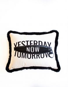 Декоративна луксузна перница - EY278