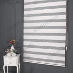 Бело Со Широки Линии Зебра Завеса