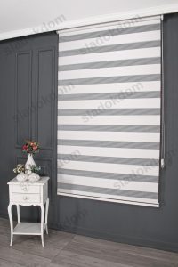 Бело Со Широки Линии Зебра Завеса