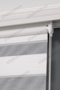 Бело Со Широки Линии Зебра Завеса - Image 3