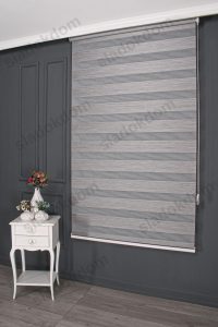 Сиво Со Широки Линии Зебра Завеса