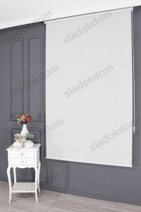 Сребреникава Бела Роло Завеса