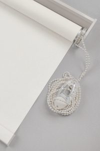 Сребреникава Млечна Бела Мат Роло Завеса - Image 3